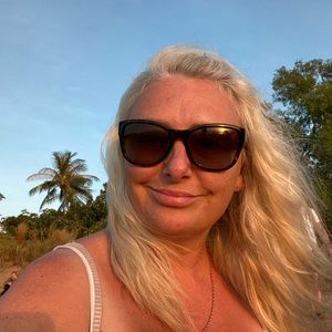 Meet your Posher, Rowena